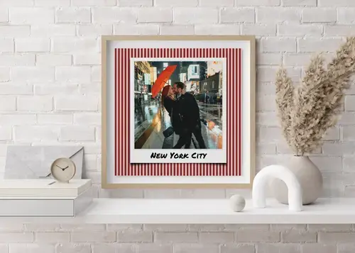 Framed city trip photo collage with a Polaroid look on a white shelf, a gift to remember a vacation together